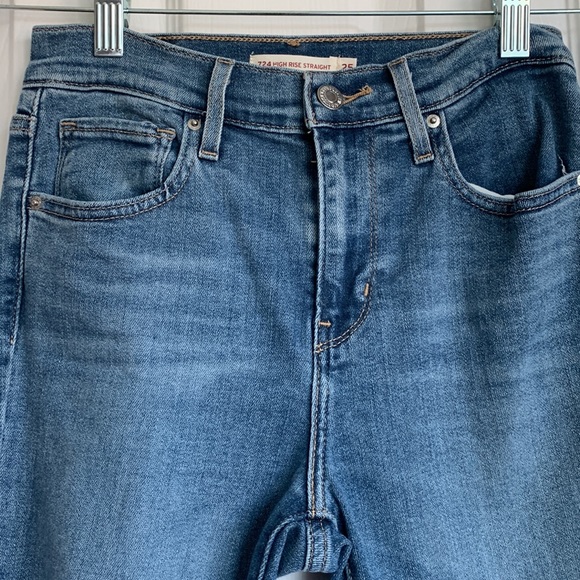 Levi’s 724 High Rise Straight Distressed - Picture 3 of 9